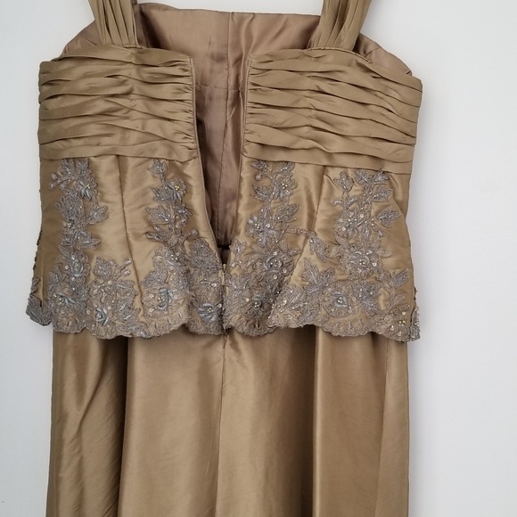 Gown - Picture 5 of 5